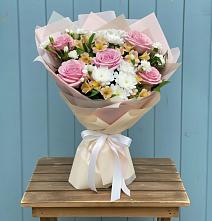 Букет цветов из:  Гвоздики, Орхидеи и Розы в Бояркино