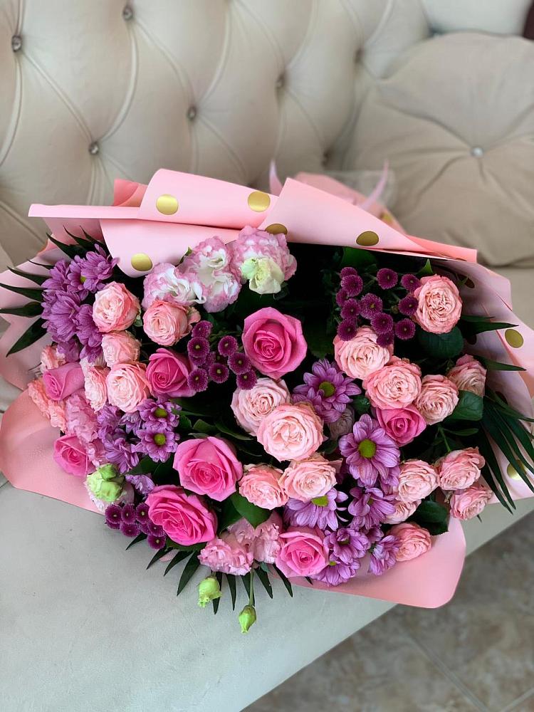 Букет цветов из: Хризантемы, Розы и Лизиантусы в Бояркино