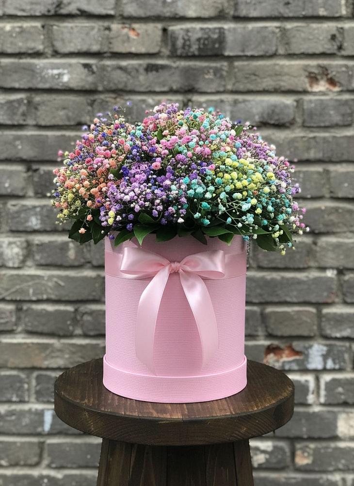 Цветочная композиция из Гипсофила и Розы в шляпной коробке в Бояркино