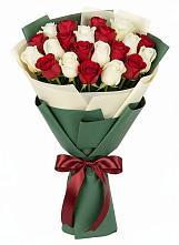 Букет Микс из красных и белых роз в Бояркино