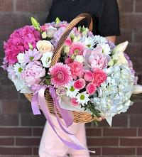 Композиция солнечный день в Бояркино Цветочная композиция из Розы, Хризантемы, Пионы и Лизиантусы в корзине в Бояркино