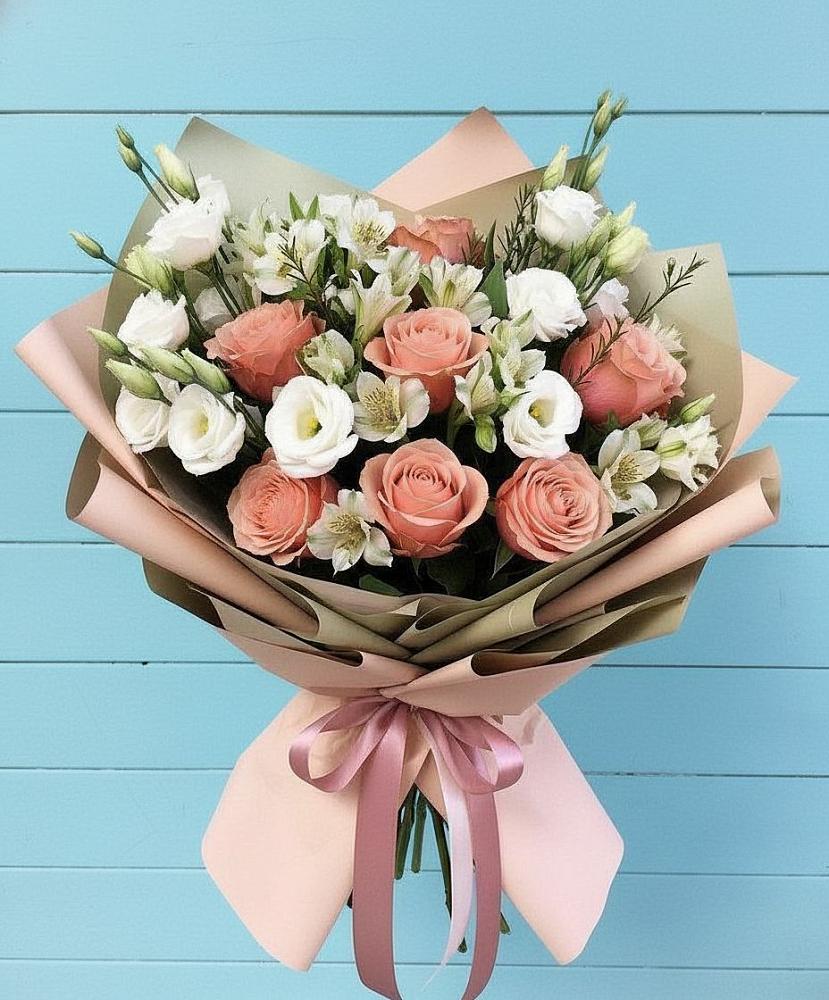 Букет цветов из: Розы, Альстромерии и Лизиантусы в Бояркино