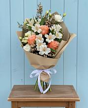 Букет цветов из:  Альстромерии, Лизиантусы, Розы и Хризантемы в Бояркино