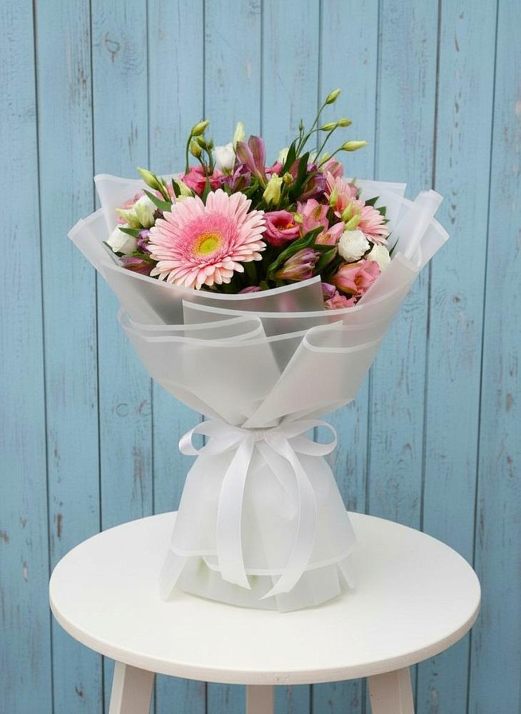 Букет цветов из: Герберы, Альстромерии и Лизиантусы в Бояркино