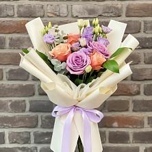 Букет цветов из:  Лизиантусы и Розы в Бояркино