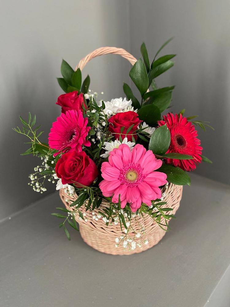 Цветочная композиция из Розы, Хризантемы и Герберы в корзине в Бояркино