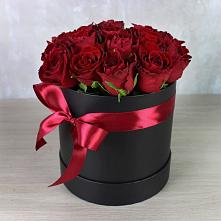 Цветочная композиция из Розы в шляпной коробке в Бояркино