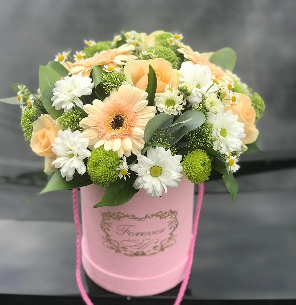 Цветочная композиция из Розы, Герберы и Хризантемы в шляпной коробке в Бояркино