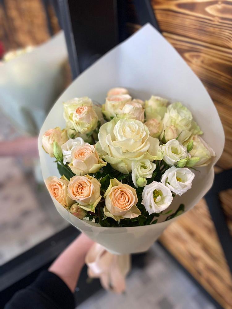 Букет цветов из: Розы и Лизиантусы в Бояркино